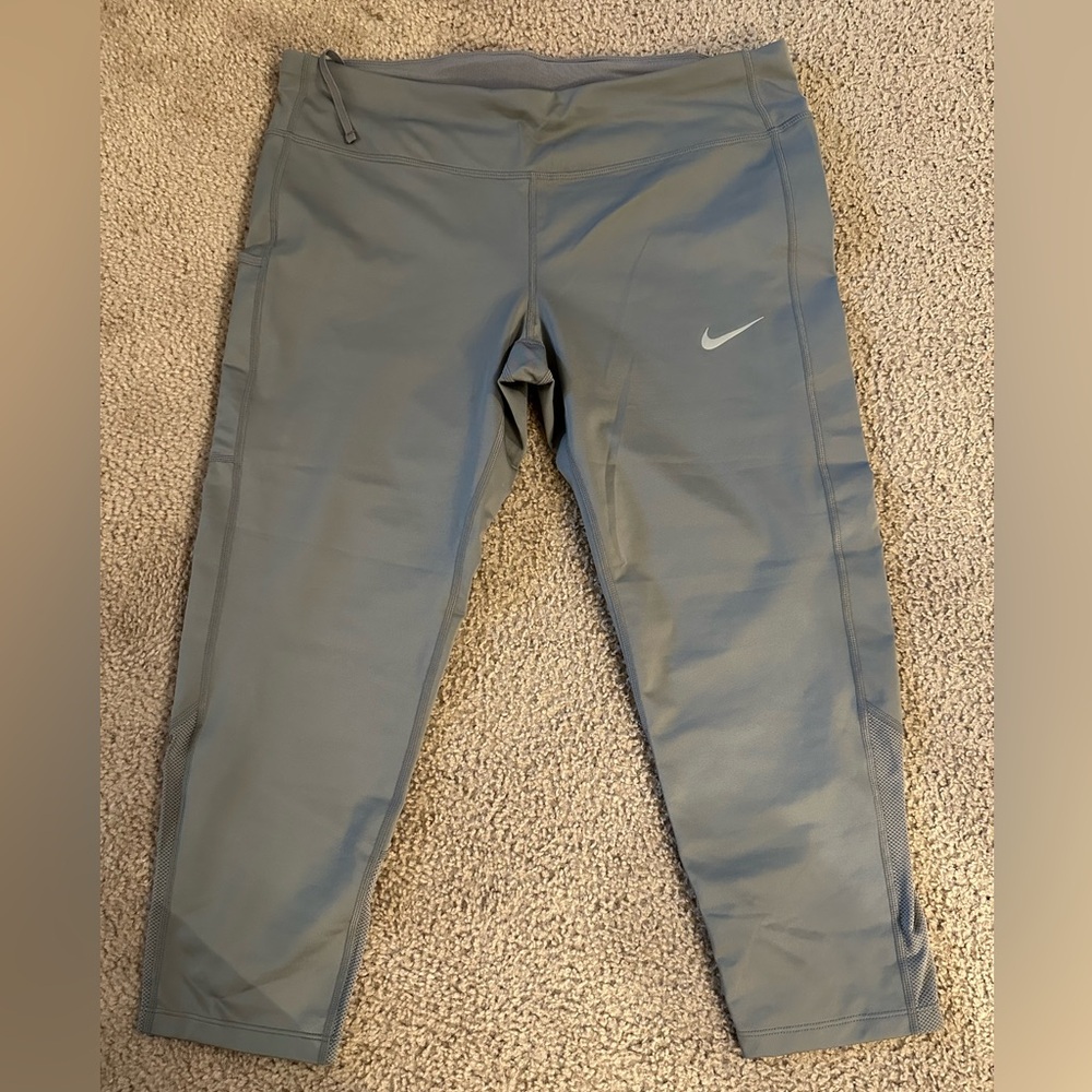 Nike Gray Dri Fit Cropped Athletic leggings
